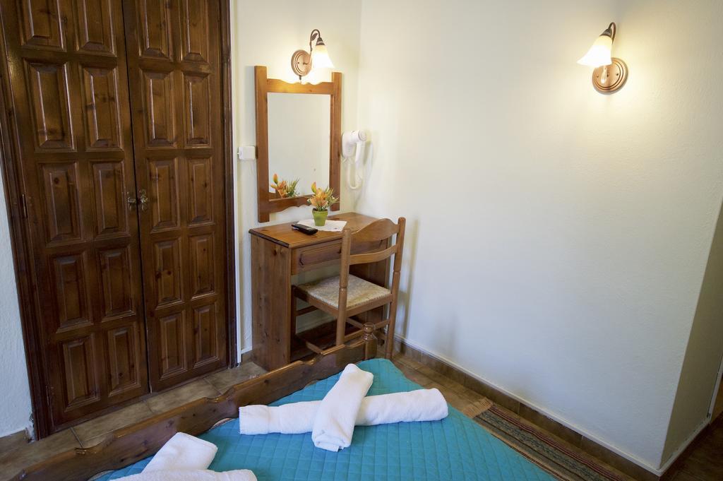 Ria Rooms Kissos  Ruang foto
